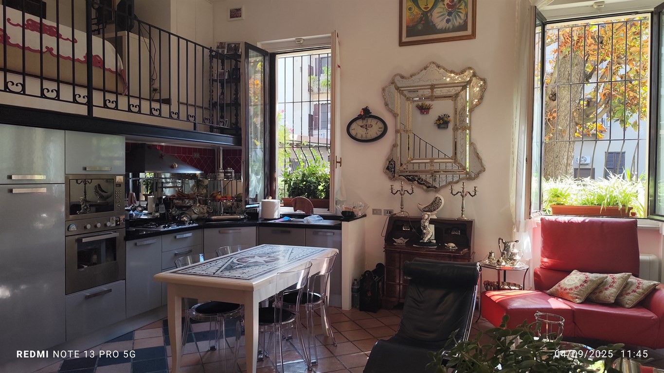 Vendesi Loft con cortile privato in corte interna