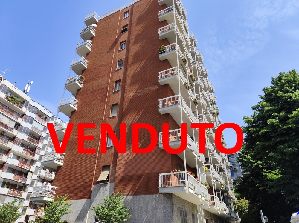 VENDESI 3LOCALI PIANO ALTO VIA BELGIRATE, 22