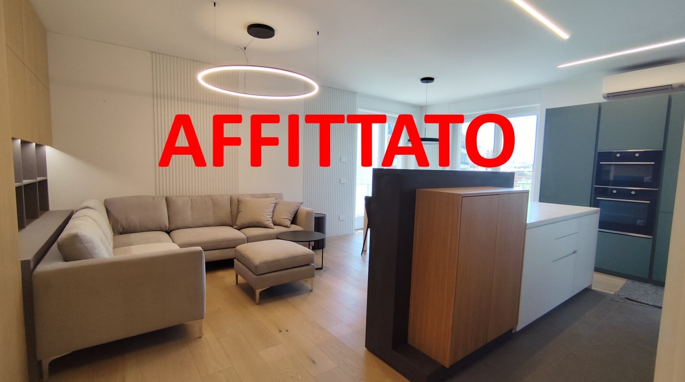 4Locali con doppio servizio piano alto con balconate completamente ristrutturato